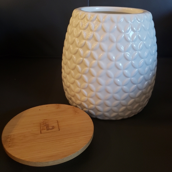 BE ONE BREED CERAMIC Paw COOKIE JAR - Picture 3 of 7